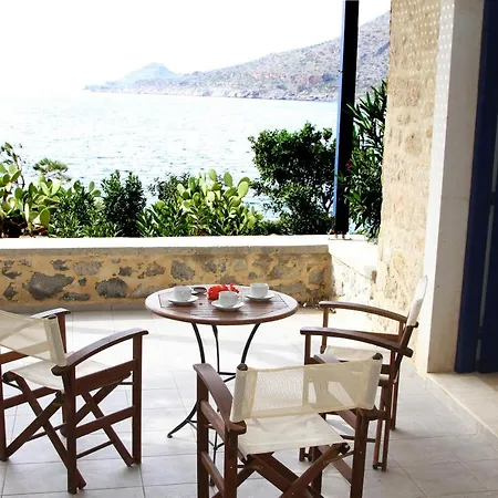 Cavo Ponta Traditional Suites * Kapetanianá